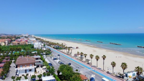Moderno Monolocale sul Mare con WiFi & A/C Fermo